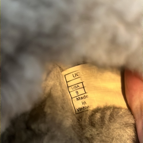 SPARKLY UGG SLIPPERS - Picture 4 of 6